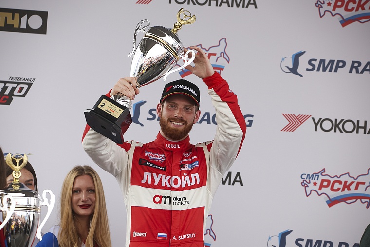 Артем Слуцкий и Михаил Симонов заняли второе и третье места на этапе чемпионата России прошедшем на Moscow Raceway.